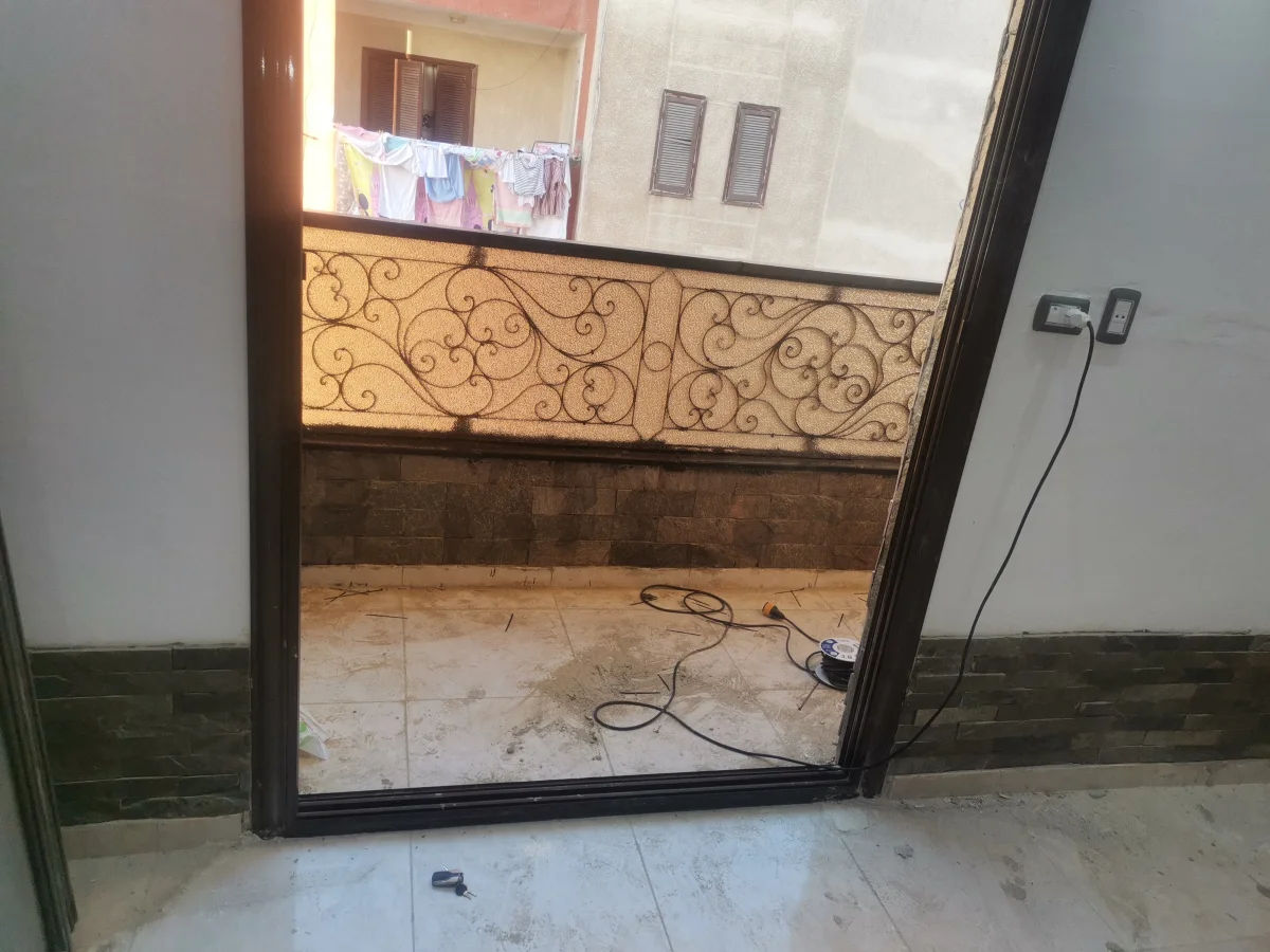 مرايا — من أعمال لمسة للزجاج
